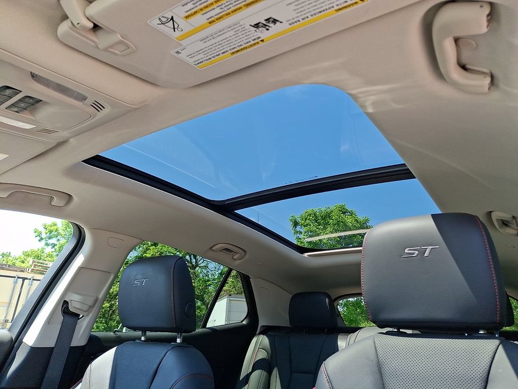 Used 2023 Buick Envision Essence w/ Sport Touring Package AWD/4WD image 16