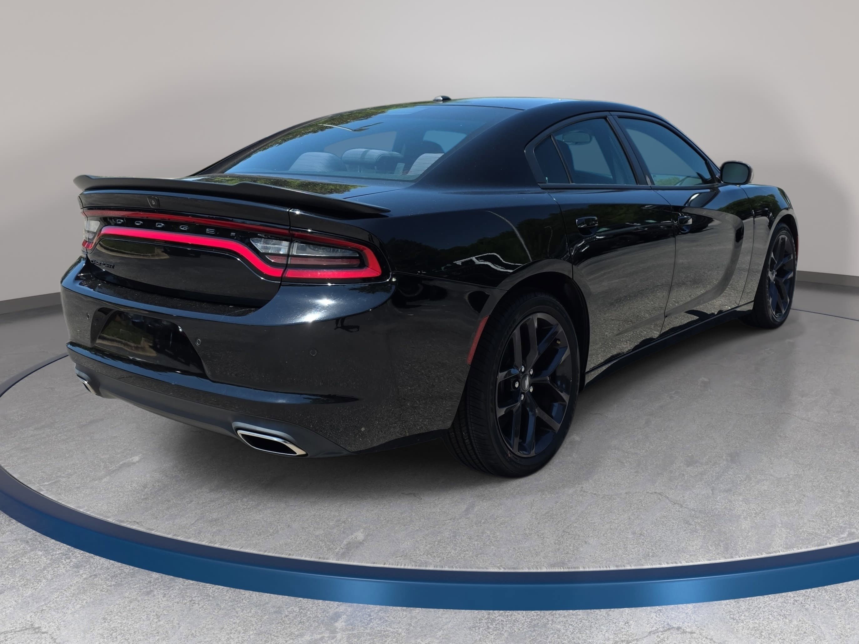 Used 2020 Dodge Charger SXT w/ Blacktop Package RWD image 5