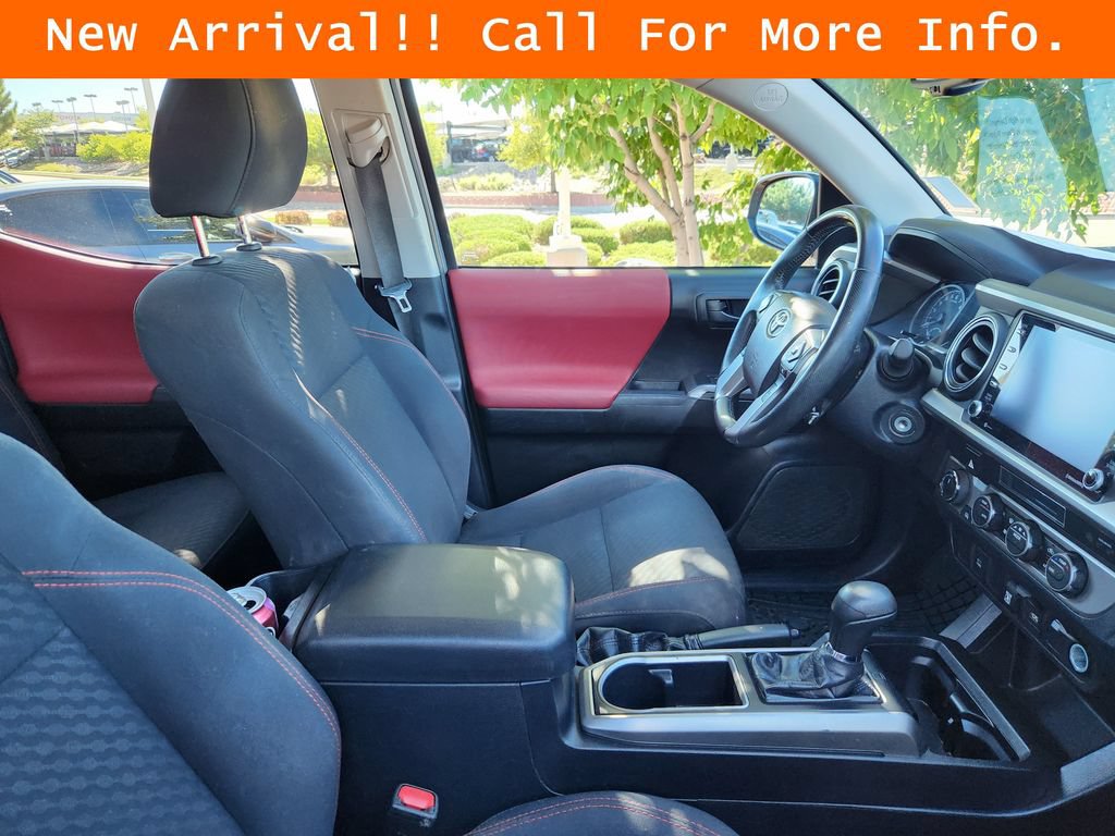 Used 2021 Toyota Tacoma SR5 AWD/4WD image 11