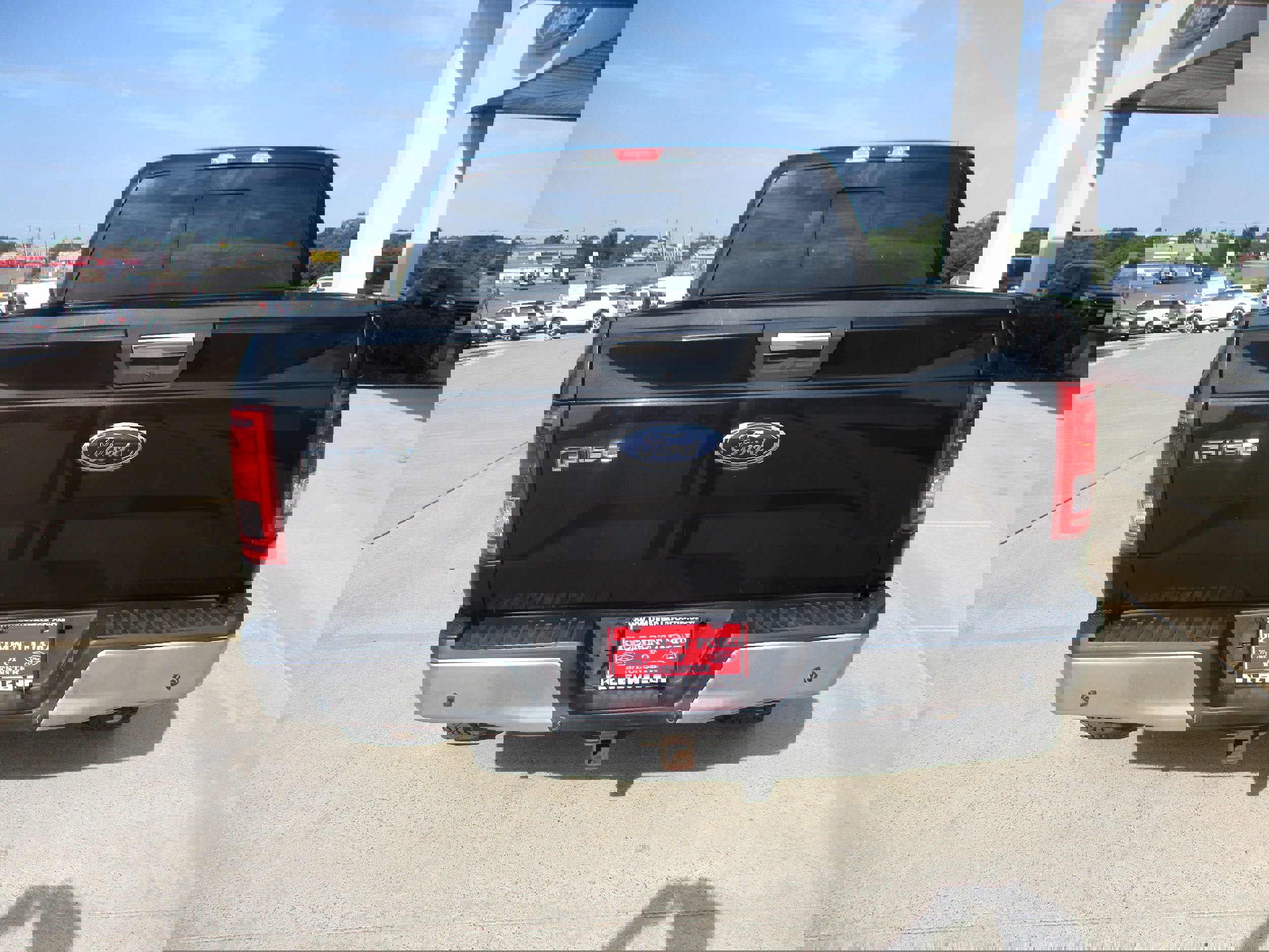 Used 2015 Ford F150 XLT w/ Equipment Group 302A Luxury image 8