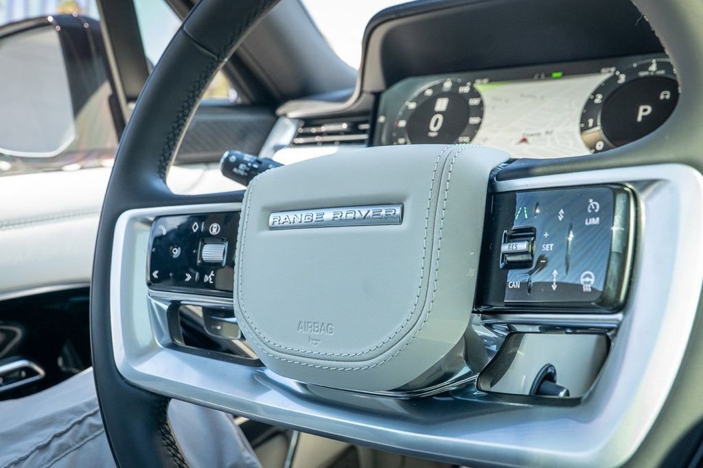 Used 2025 Land Rover Range Rover Long Wheelbase Autobiography image 23