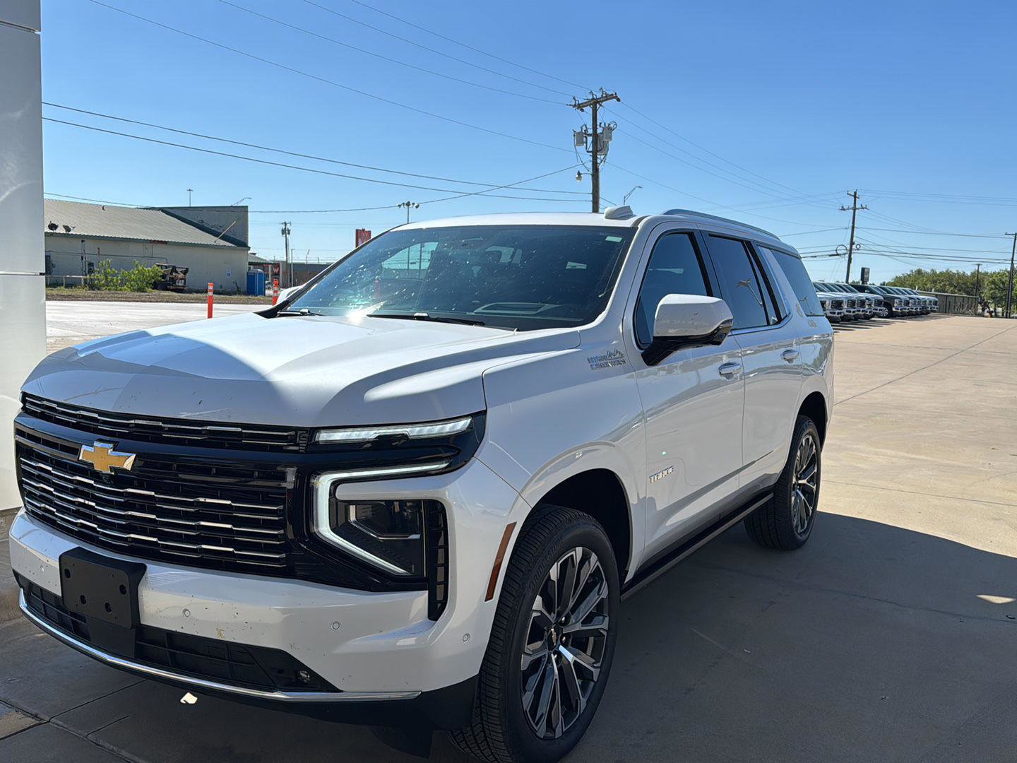 Used 2025 Chevrolet Tahoe High Country image 3