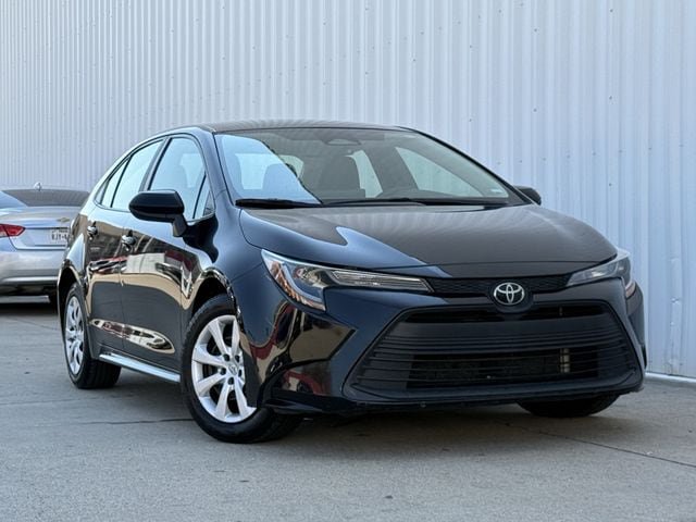 Used 2024 Toyota Corolla LE FWD image 2