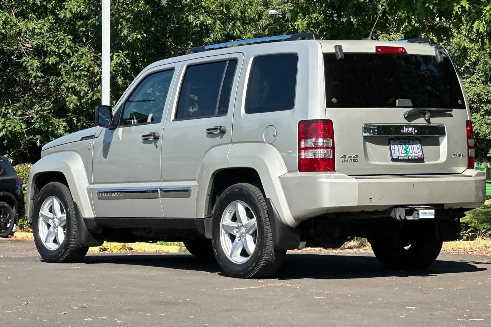 Used 2008 Jeep Liberty Limited w/ Premium Group AWD/4WD image 6