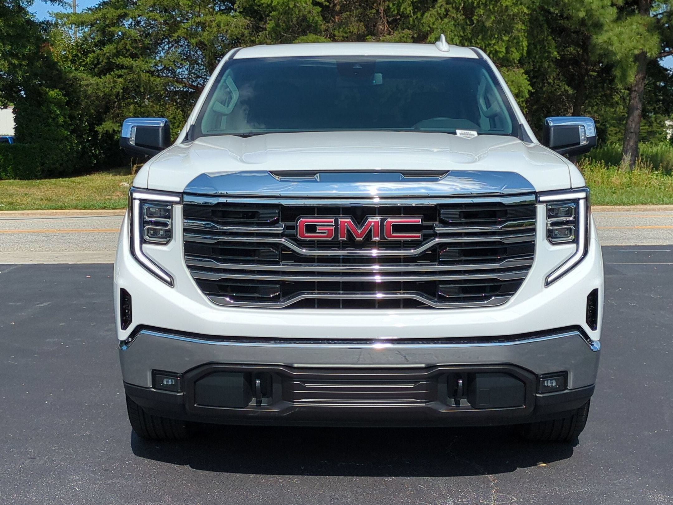 Used 2026 GMC Sierra 1500 SLT RWD image 3