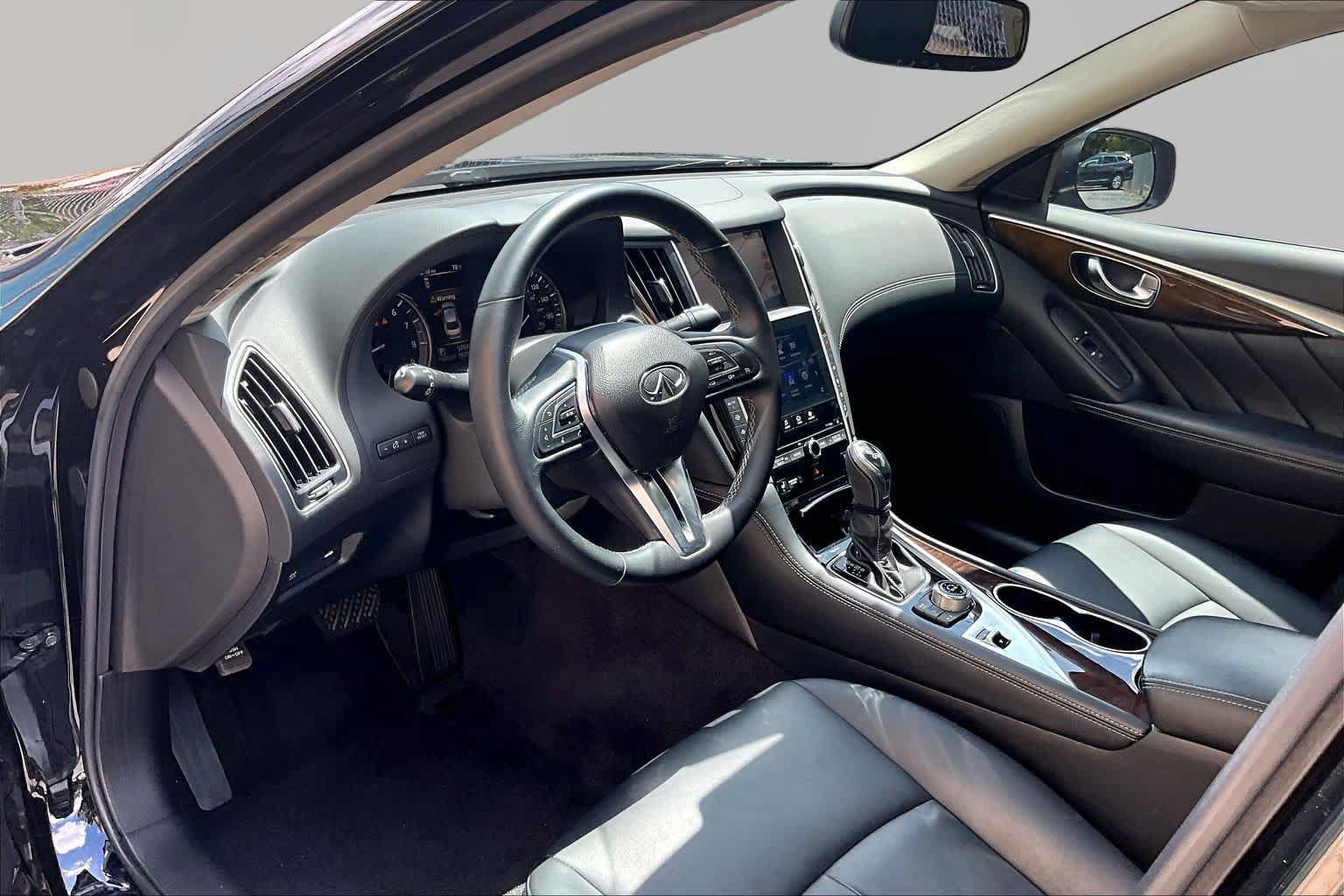 Used 2019 INFINITI Q50 Luxe w/ Essential Package (3.0T Luxe) RWD image 18
