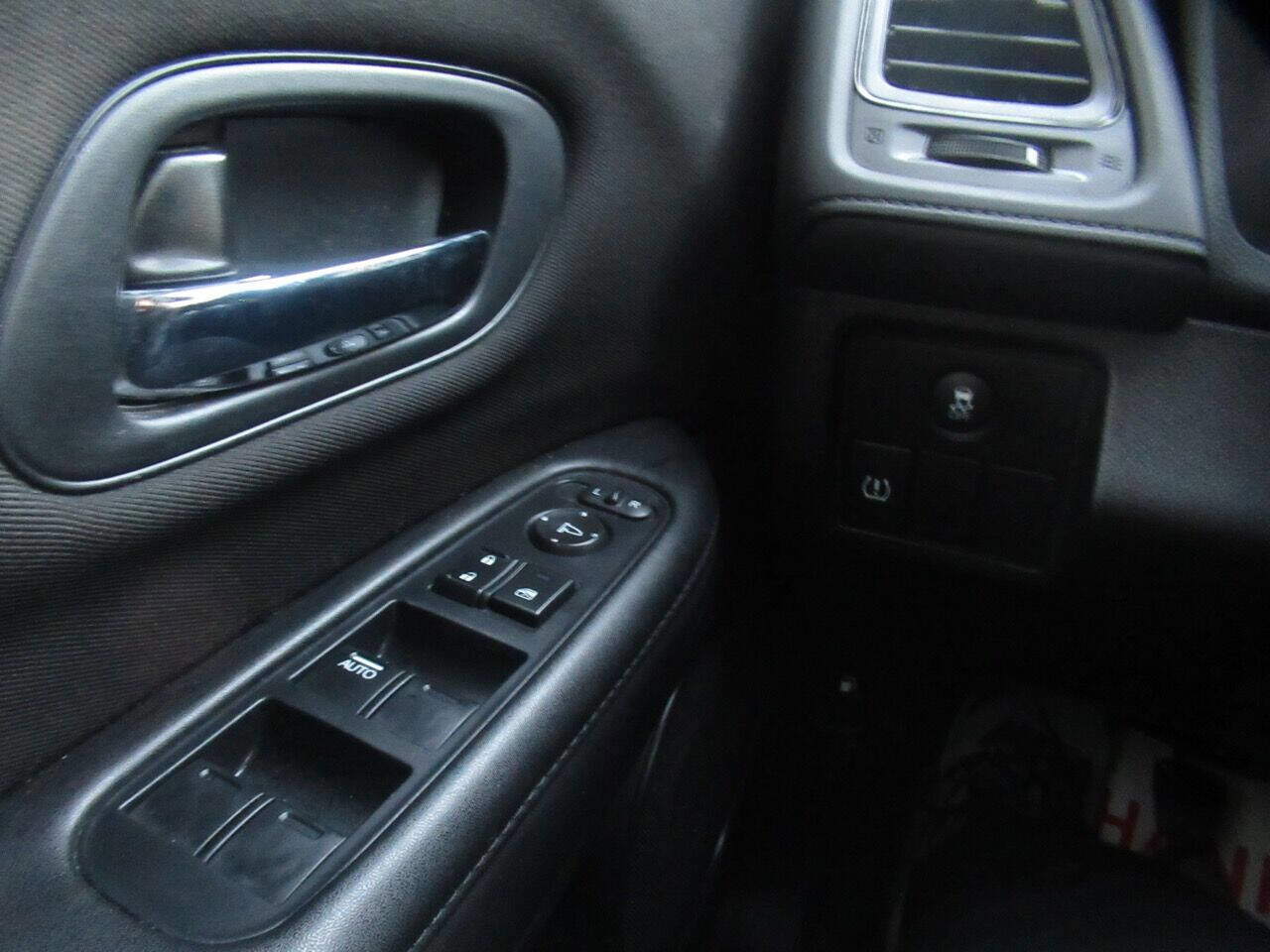 Used 2016 Honda HR-V LX image 36