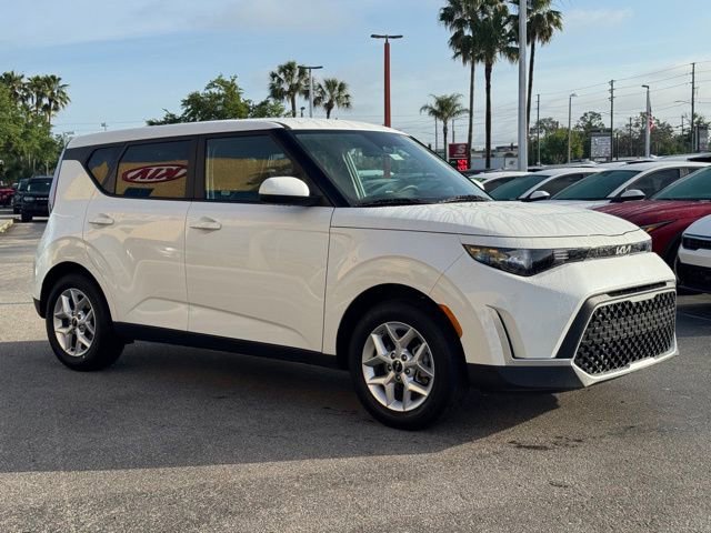 Certified 2025 Kia Soul LX w/ LX Technology Package image 8
