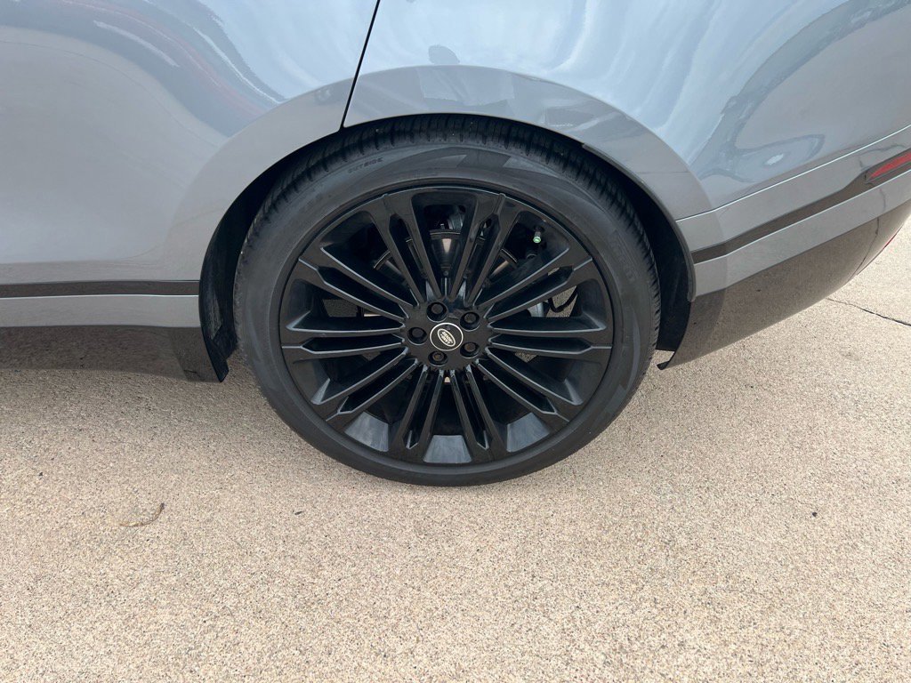 Used 2024 Land Rover Range Rover Velar Dynamic HSE image 3