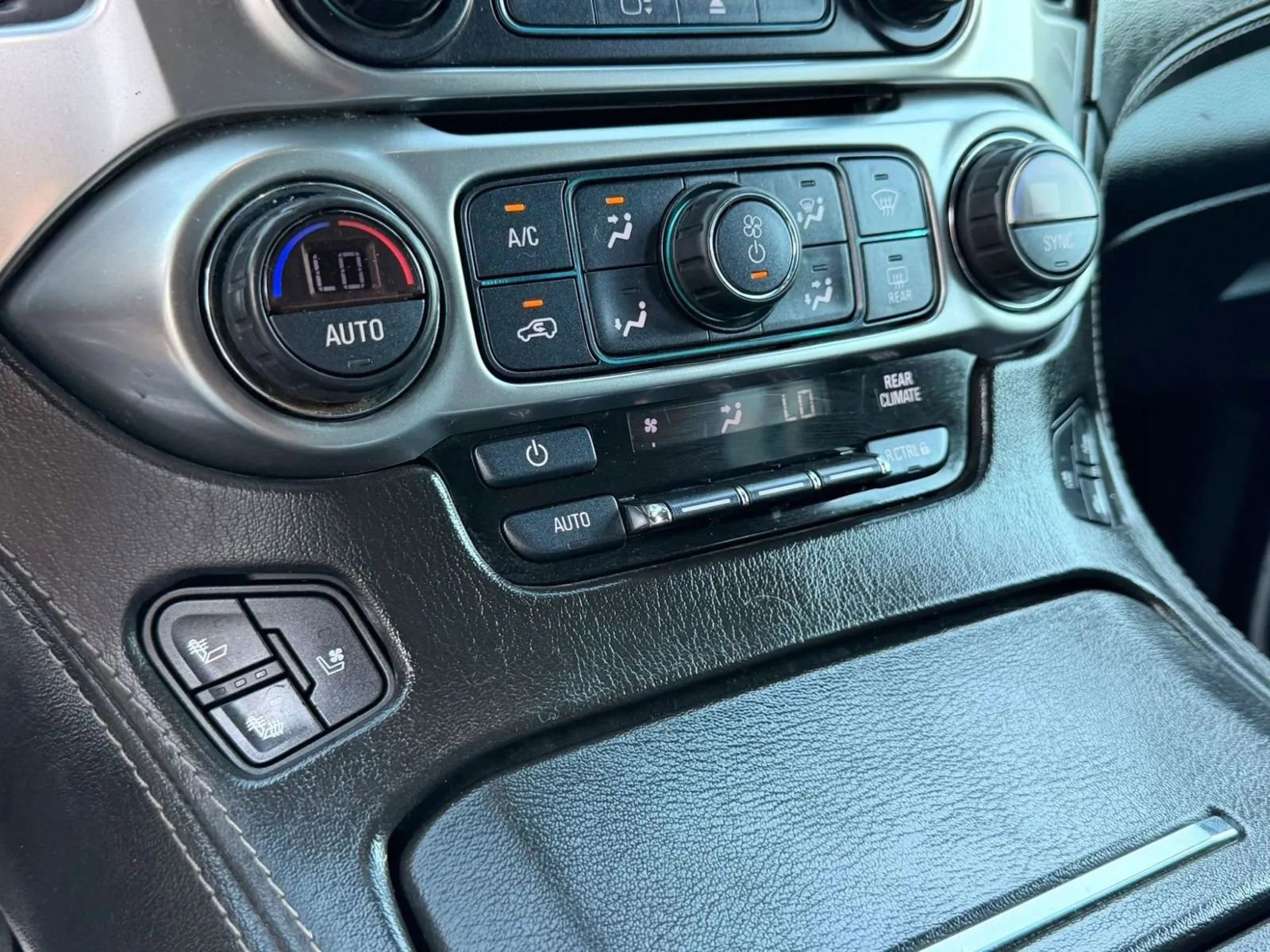 Used 2018 Chevrolet Tahoe Premier RWD image 36
