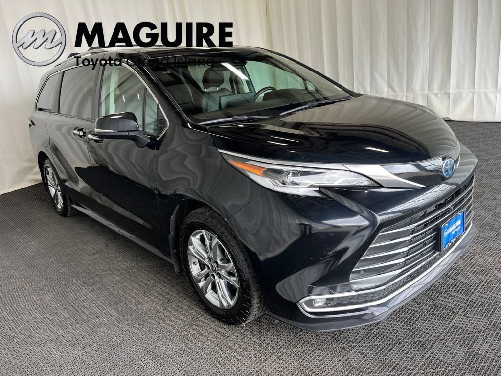 Used 2023 Toyota Sienna Platinum AWD/4WD image 34