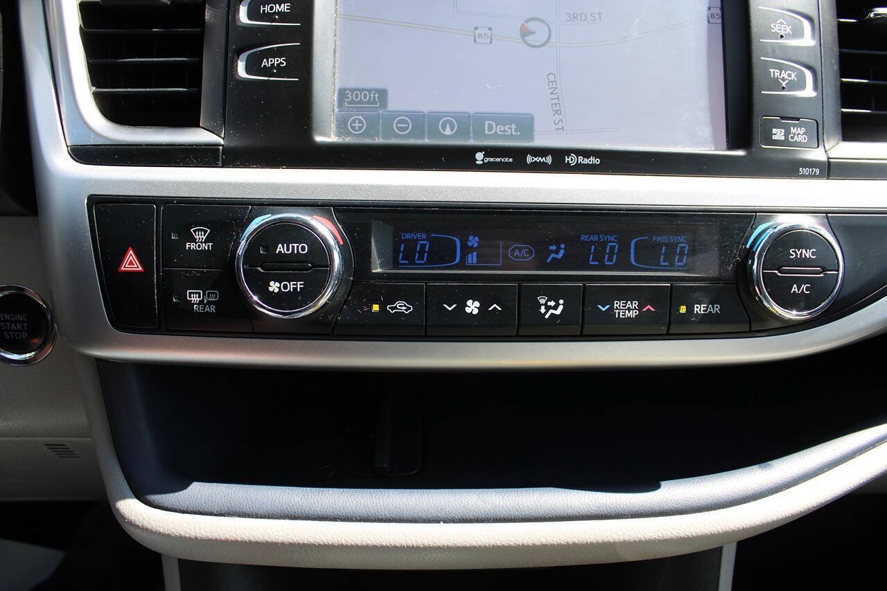 Used 2018 Toyota Highlander XLE AWD/4WD image 25