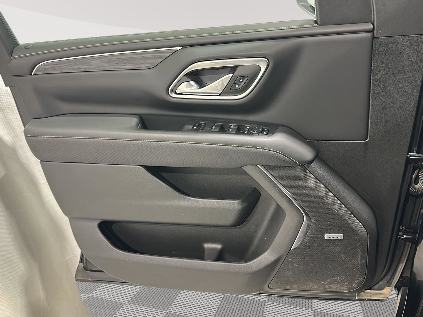 Used 2023 GMC Yukon SLT w/ SLT Luxury Package image 19