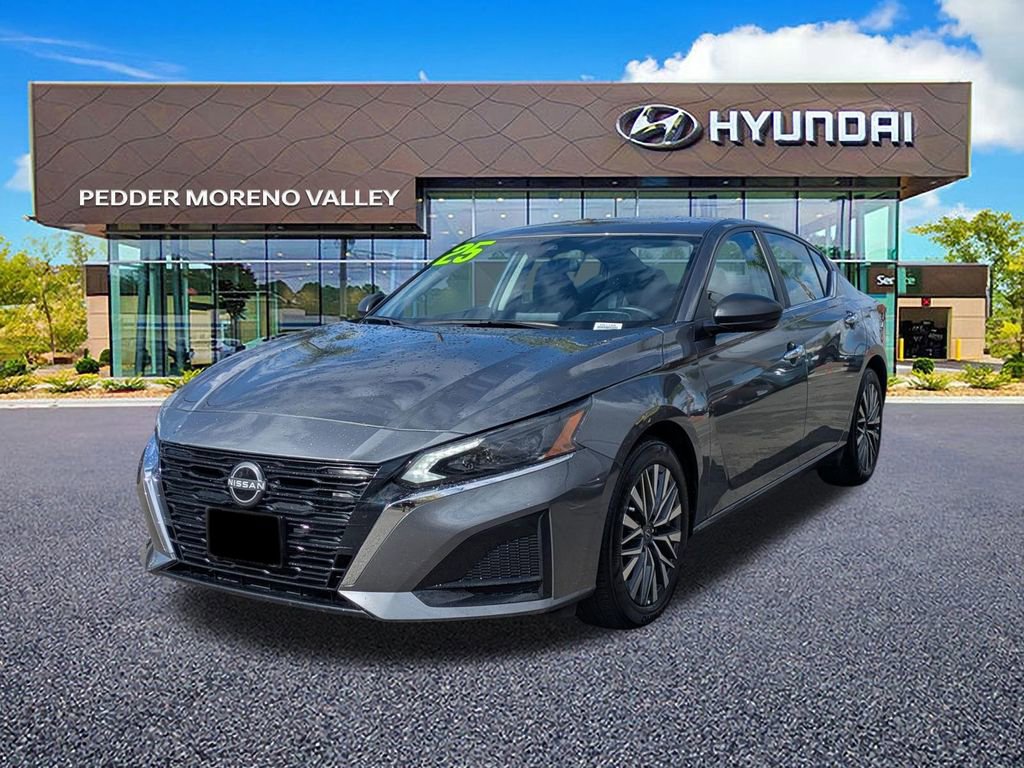 Used 2025 Nissan Altima 2.5 SV FWD image 7
