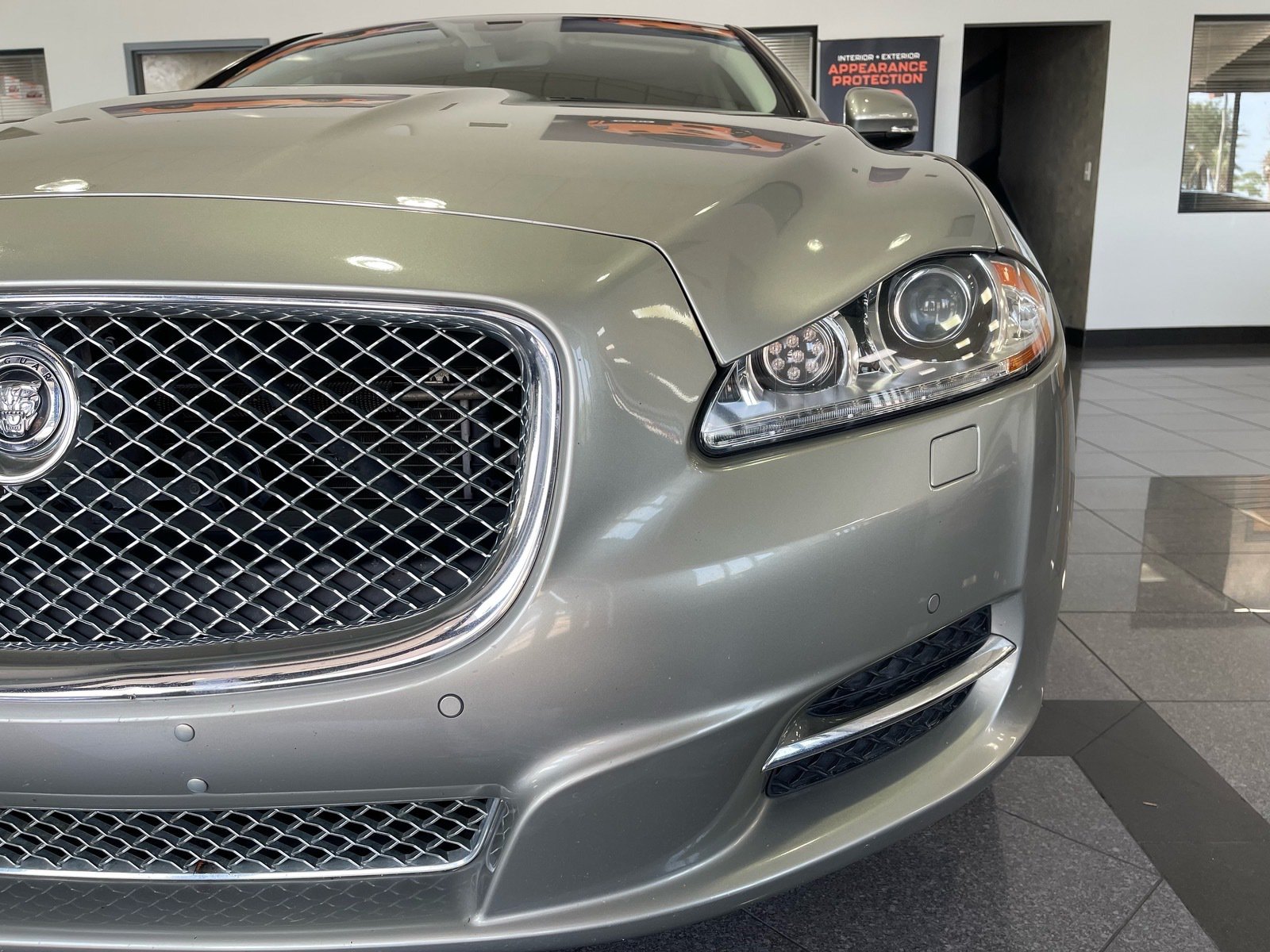 Used 2013 Jaguar XJ RWD image 11