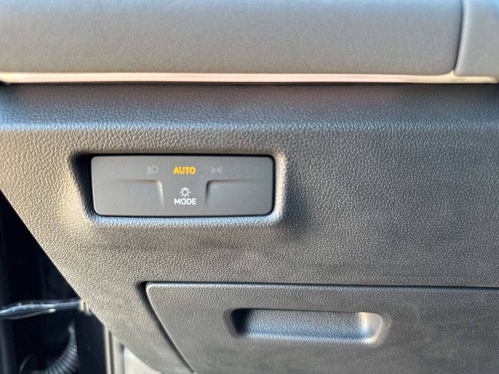 New 2025 Volkswagen Tiguan SE image 15