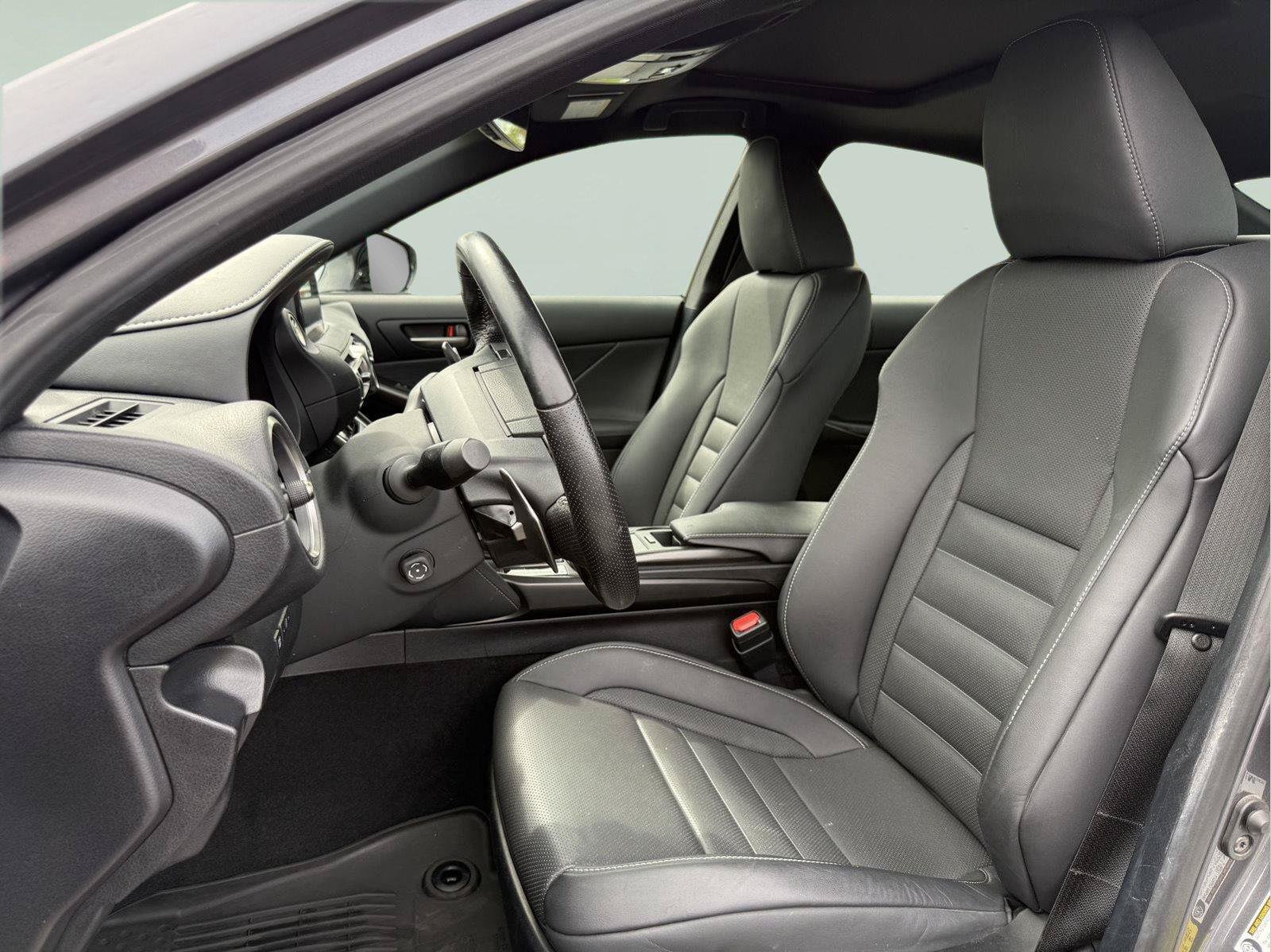 Certified 2022 Lexus IS 500 w/ Accessory Package 2 RWD image 11