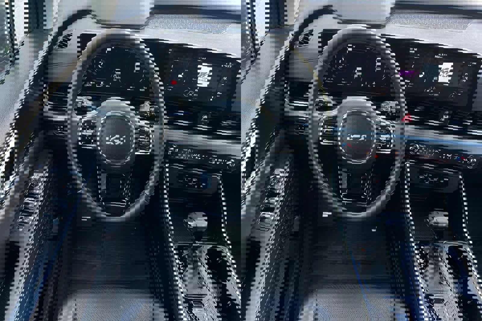 Used 2025 Kia Carnival SX Prestige image 16