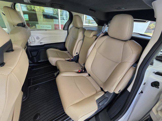 Certified 2024 Toyota Sienna XLE FWD image 10