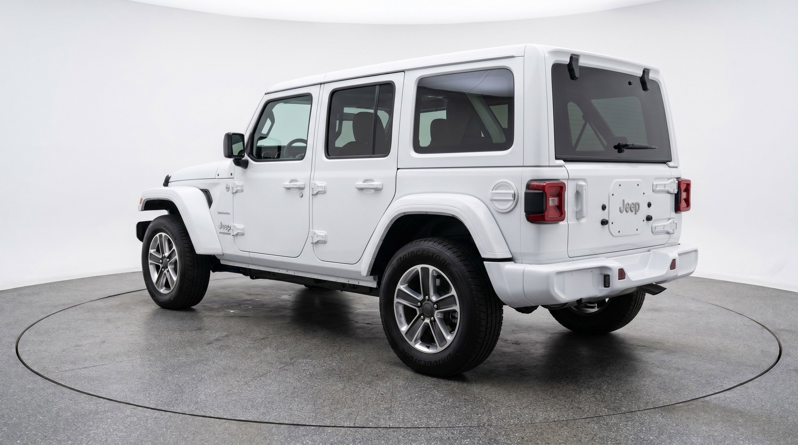 Used 2025 Jeep Wrangler Sahara image 6