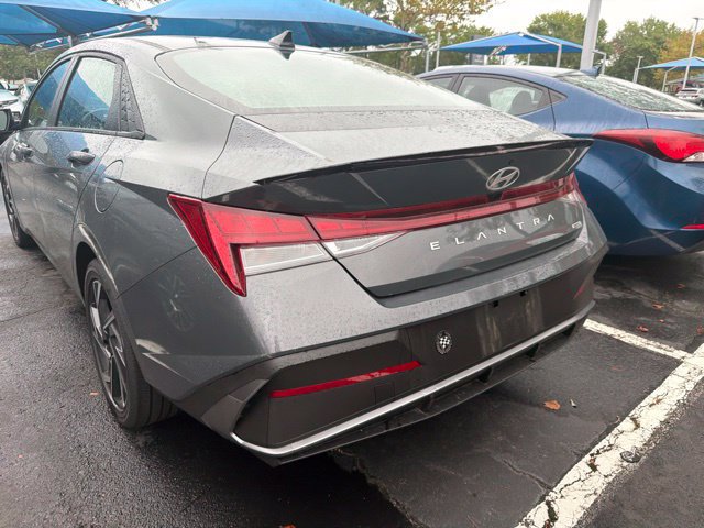 Certified 2025 Hyundai Elantra SEL FWD image 7