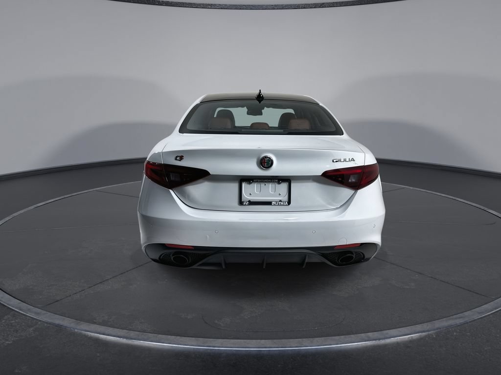 Used 2022 Alfa Romeo Giulia Veloce RWD image 7