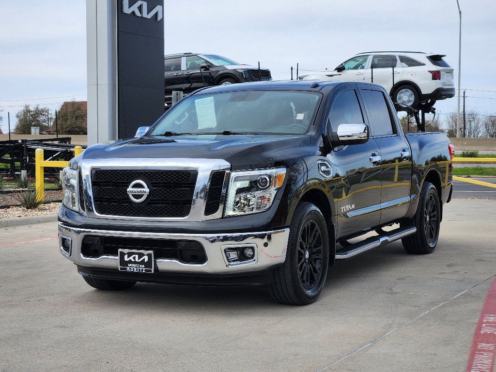 Used 2017 Nissan Titan SL image 3