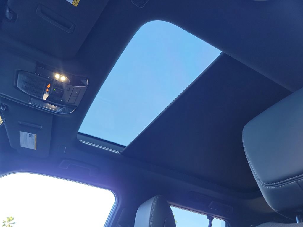 Used 2024 Lexus GX 550 w/ Accessory Package (31) image 19