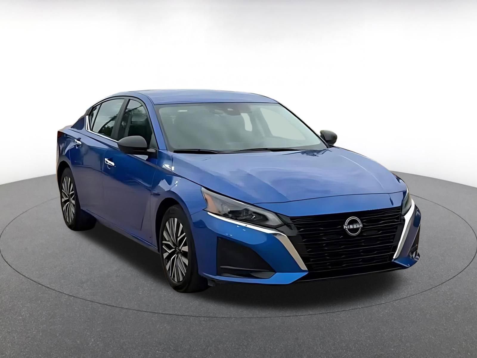 Used 2025 Nissan Altima 2.5 SV FWD image 3