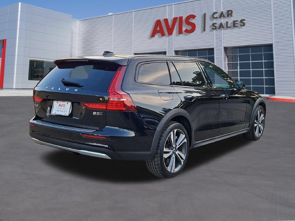 Used 2025 Volvo V60 B5 Cross Country Plus AWD/4WD image 6