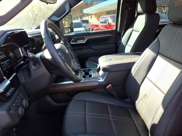 Used 2026 Chevrolet Silverado 2500 High Country w/ High Country Premium Package AWD/4WD image 11
