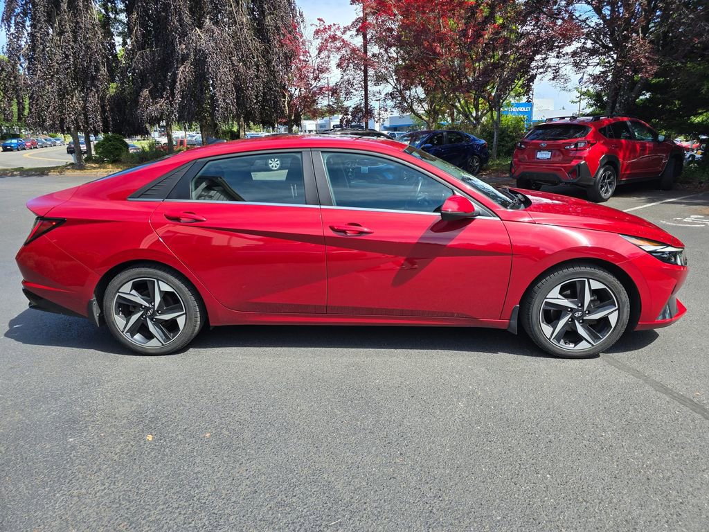 Used 2022 Hyundai Elantra Limited w/ Cargo Package FWD image 3
