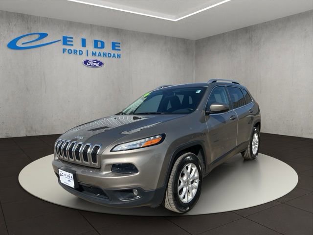 Used 2016 Jeep Cherokee Latitude w/ Cold Weather Group AWD/4WD image 5