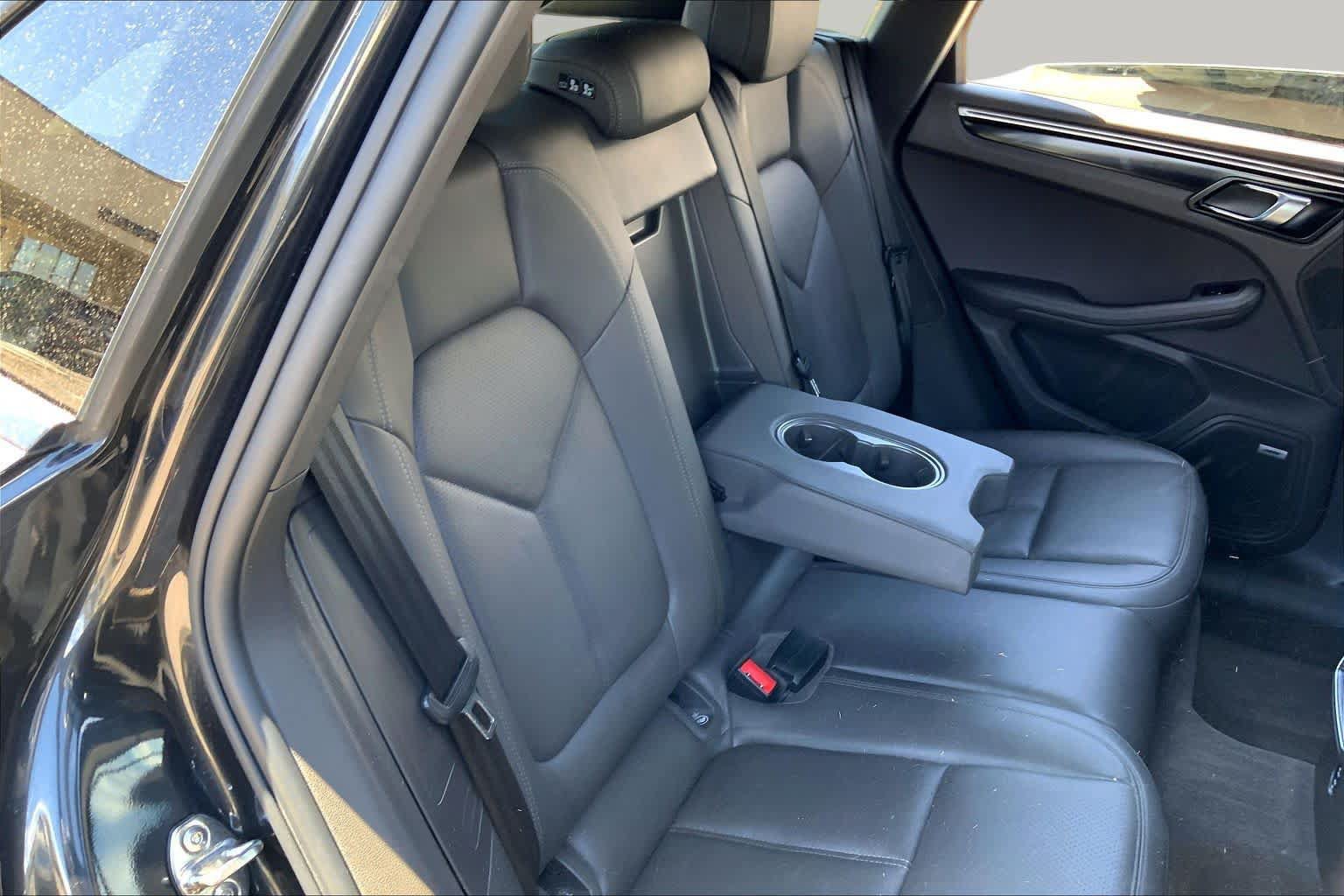 Used 2022 Porsche Macan AWD/4WD image 18