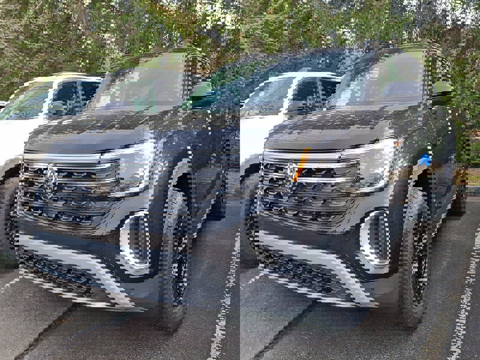 New 2026 Volkswagen Atlas Peak Edition image 3