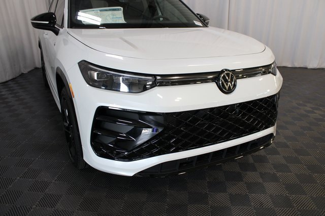 New 2025 Volkswagen Tiguan SE R-Line image 29
