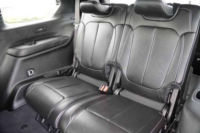 Certified 2024 Jeep Grand Cherokee L Limited w/ Black Appearance Package AWD/4WD image 17