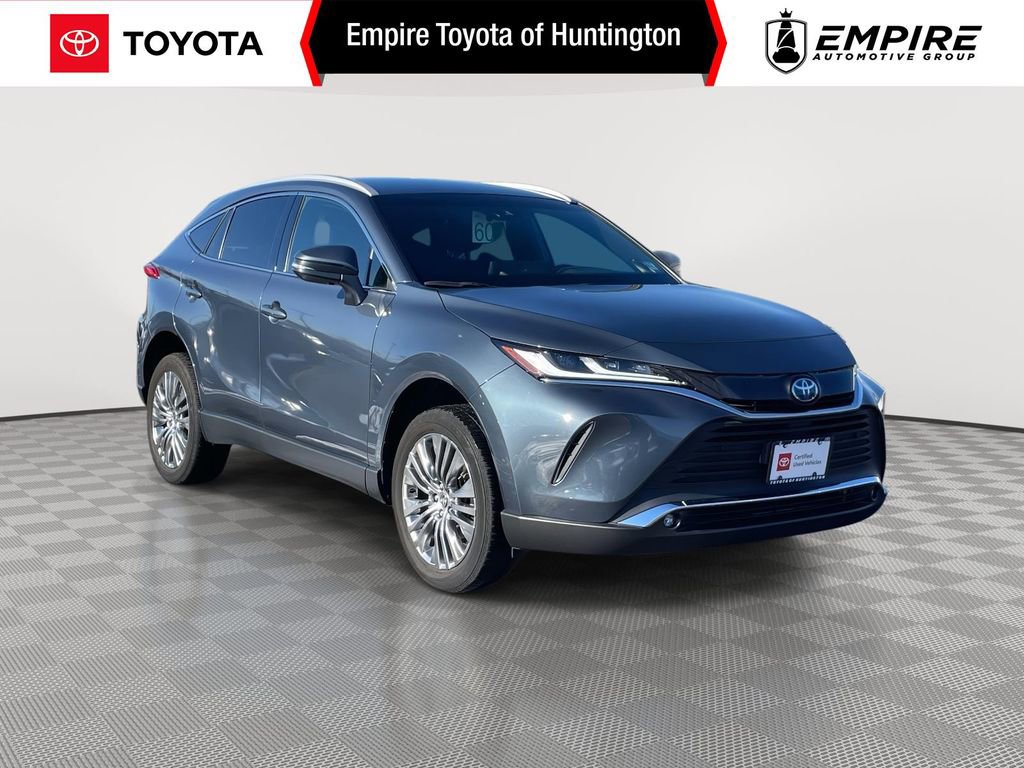 Used 2023 Toyota Venza XLE image 1