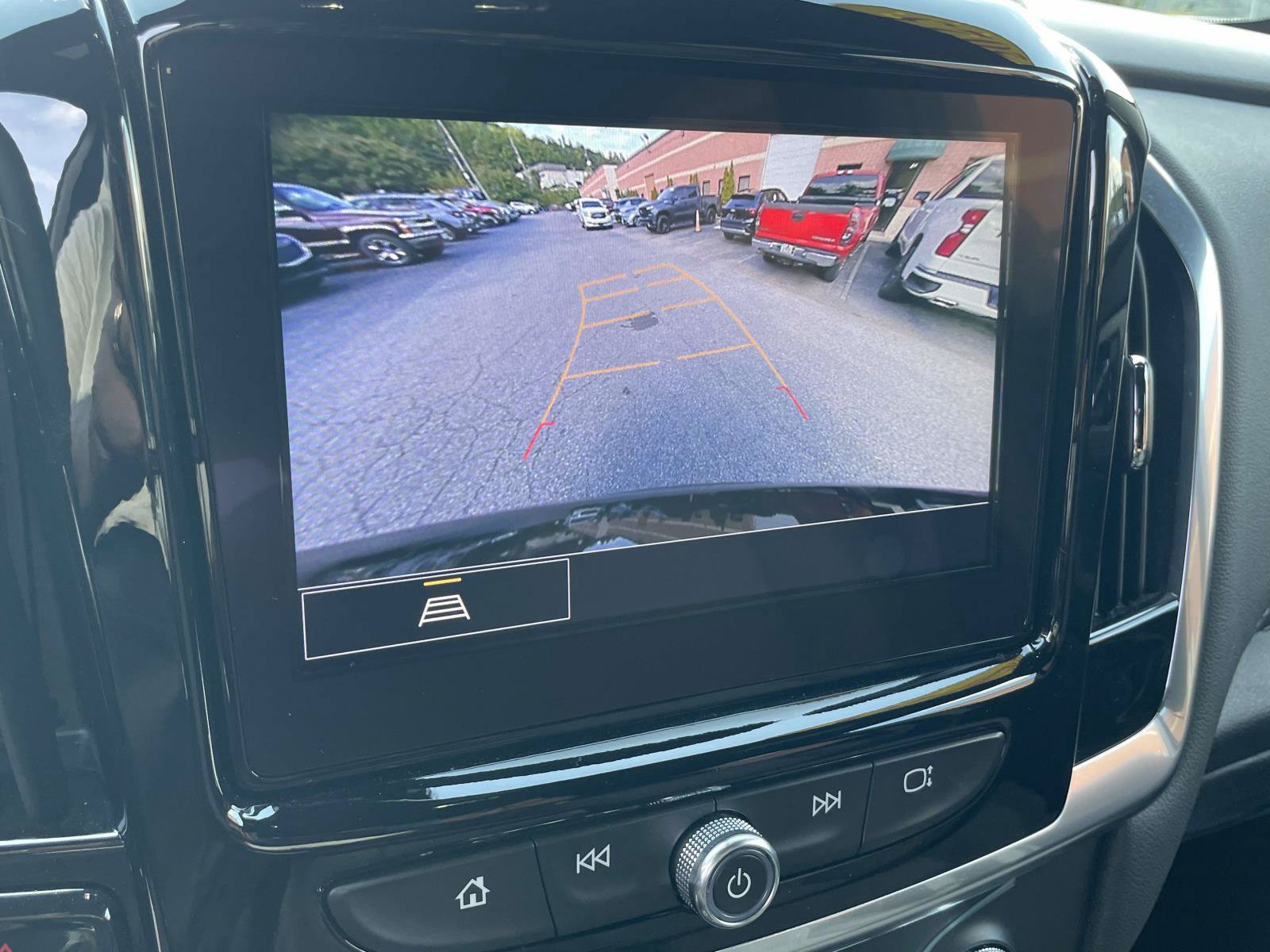 Used 2023 Chevrolet Traverse LT FWD image 13
