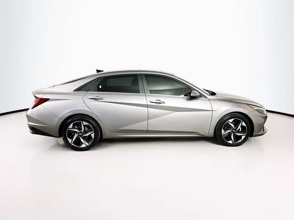Used 2022 Hyundai Elantra Limited FWD image 25