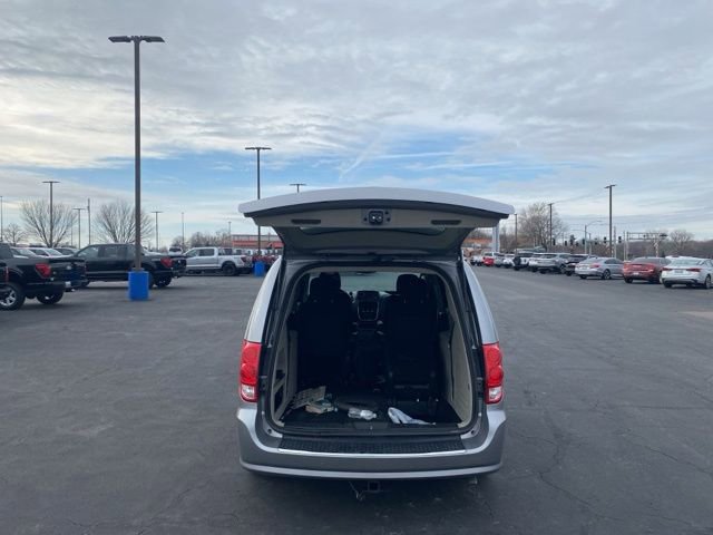 Used 2020 Dodge Grand Caravan SE image 5