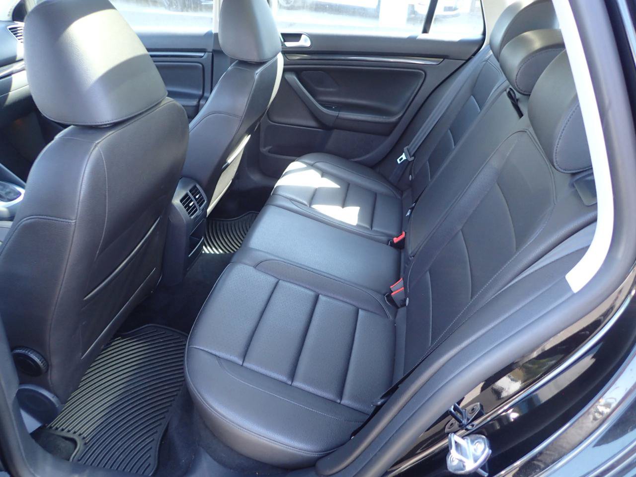 Used 2013 Volkswagen Jetta SE FWD image 10