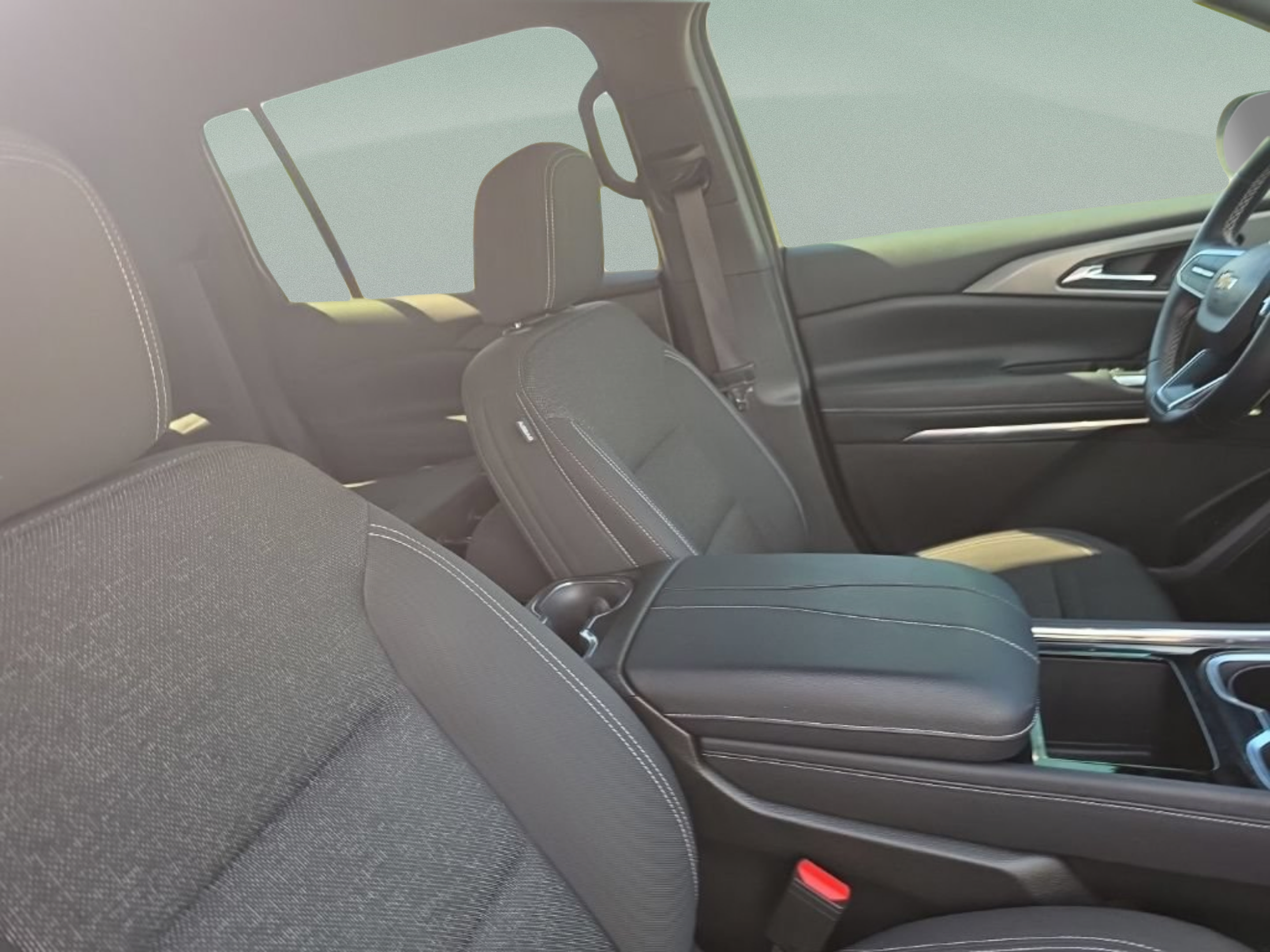 Used 2025 Chevrolet Traverse LT w/ LPO, Floor Liner Package FWD image 30