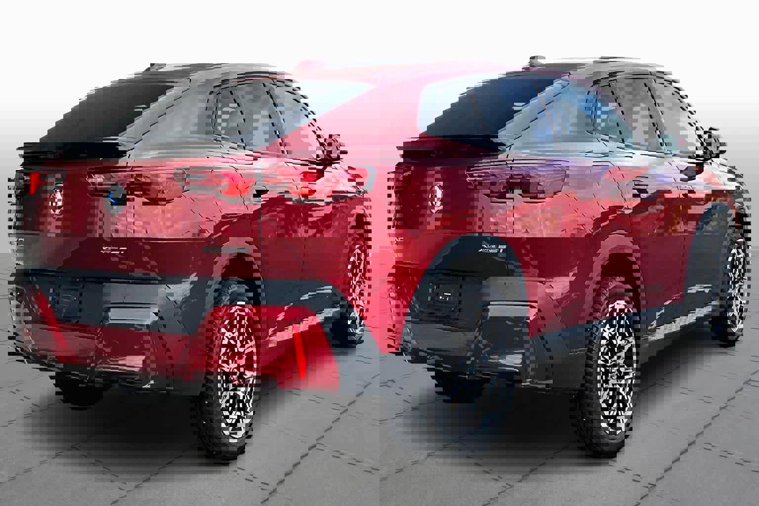 Certified 2025 BMW X2 xDrive28i w/ Premium Package image 12