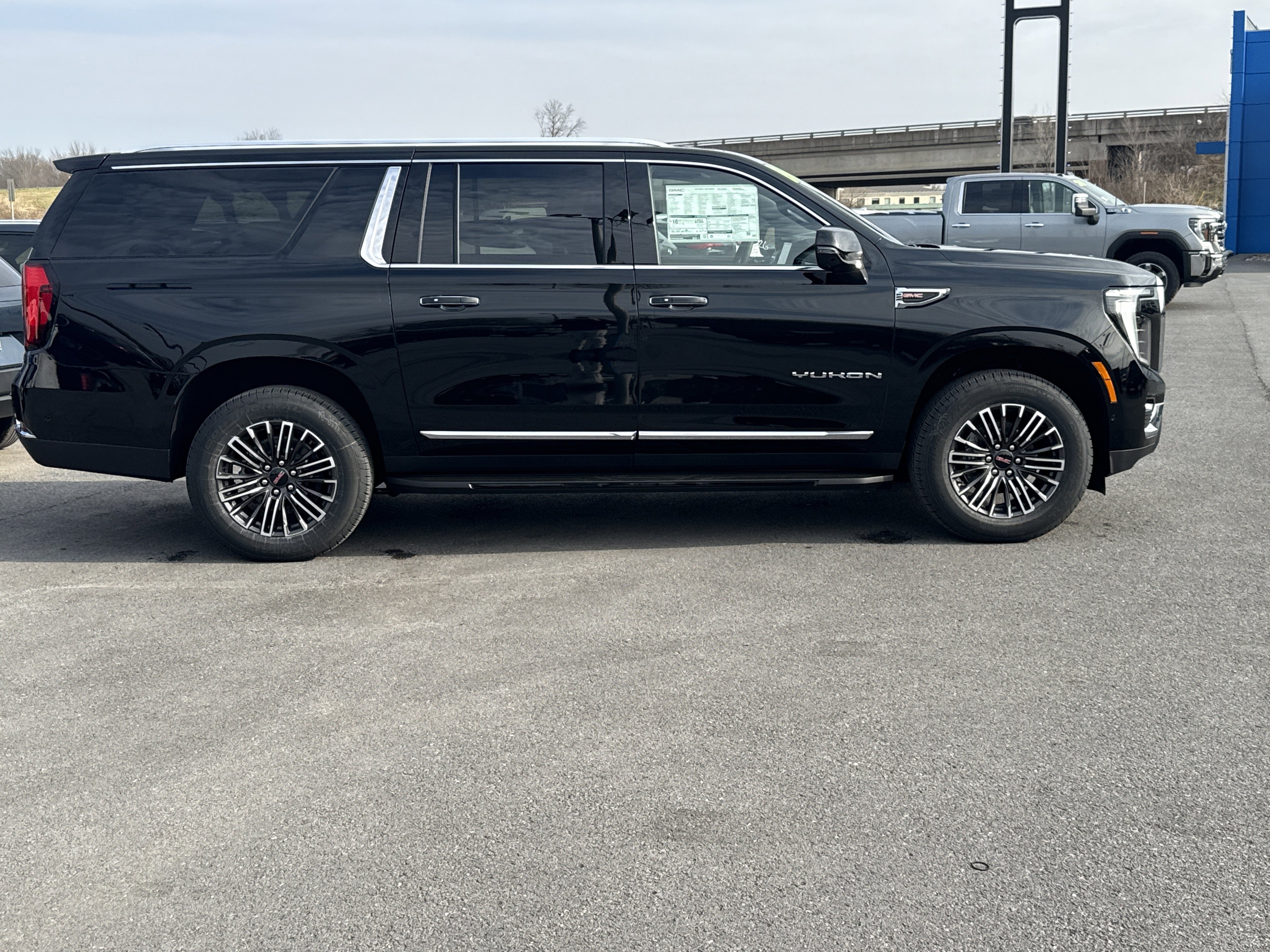 New 2026 GMC Yukon XL Elevation image 2