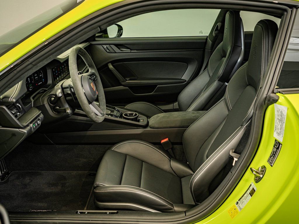 Certified 2025 Porsche 911 Carrera GTS RWD image 5