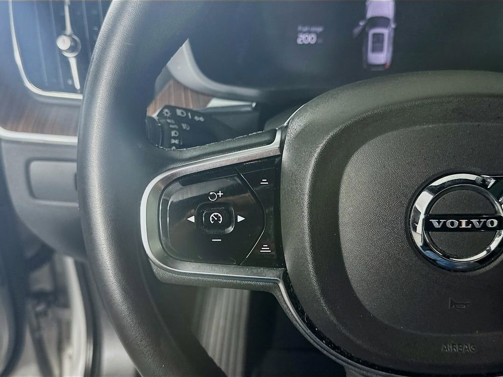 Used 2023 Volvo XC60 B5 Plus image 26