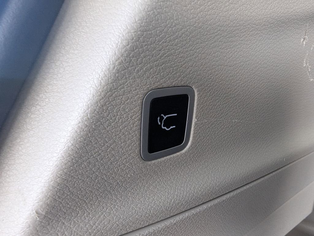 Used 2024 Chrysler Pacifica Touring-L image 44