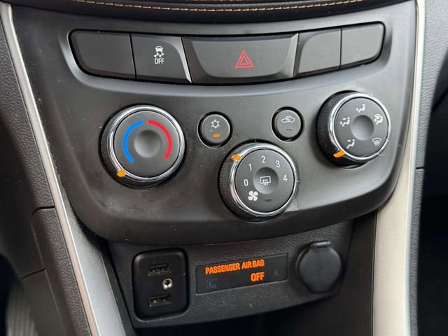 Used 2019 Chevrolet Trax LT w/ LT Convenience Package FWD image 28