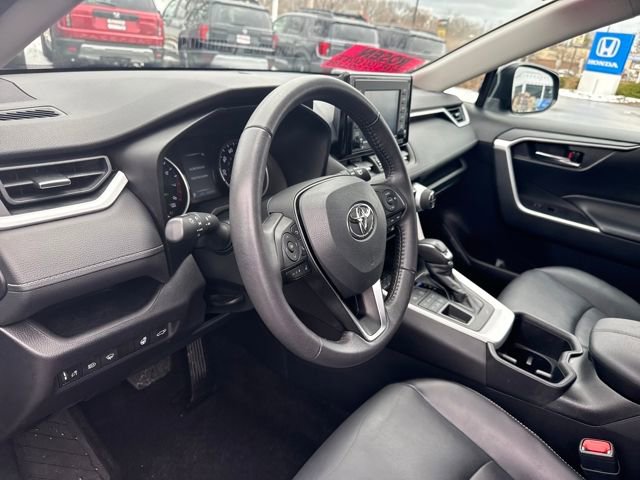 Used 2022 Toyota RAV4 XLE Premium image 14